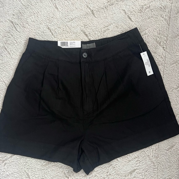 NWT Joie Pleated Shorts Size Medium - Picture 1 of 4
